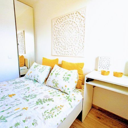 Private Room In Renovated Apartment - Tram 1 Min Walk Nice Exteriér fotografie