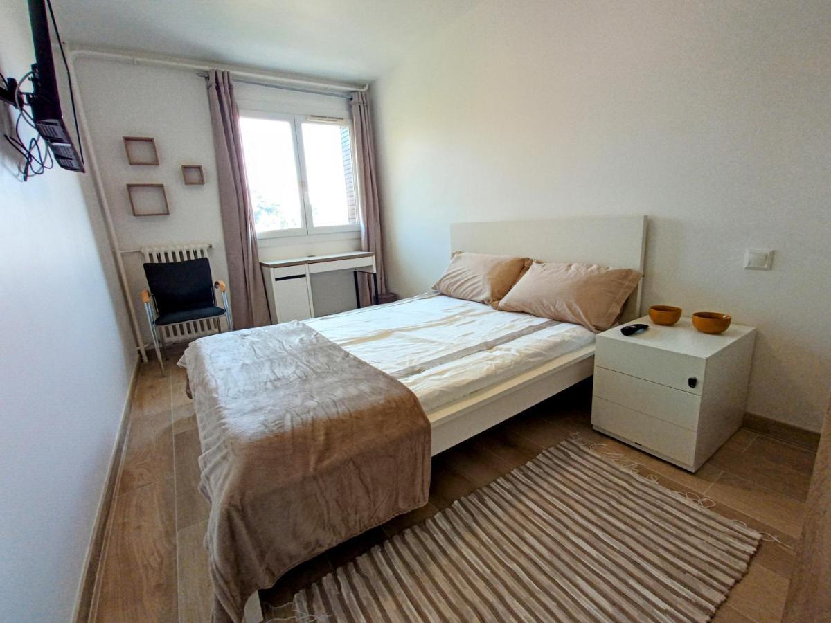 Private Room In Renovated Apartment - Tram 1 Min Walk Nice Exteriér fotografie