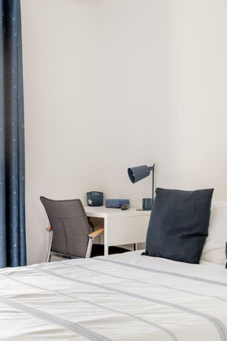 Private Room In Renovated Apartment - Tram 1 Min Walk Nice Exteriér fotografie