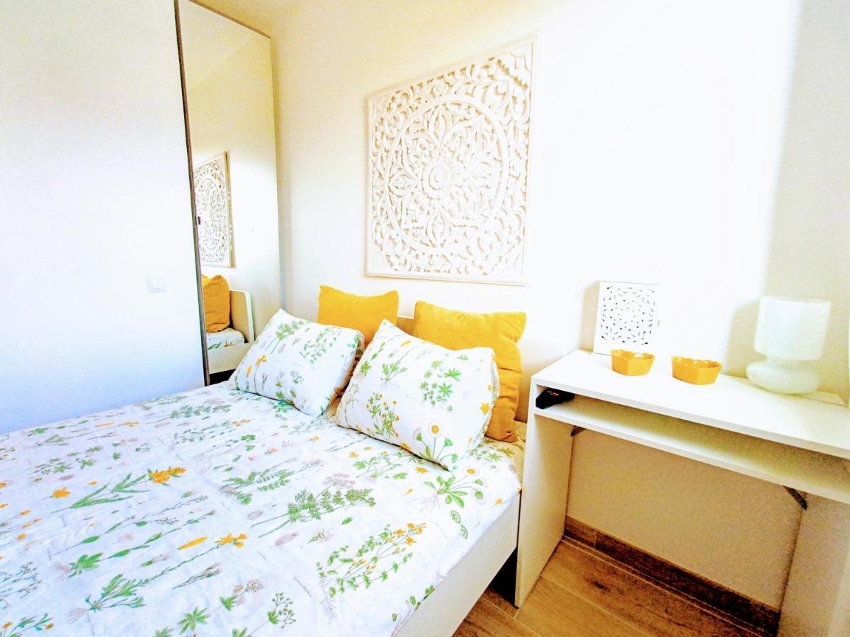 Private Room In Renovated Apartment - Tram 1 Min Walk Nice Exteriér fotografie